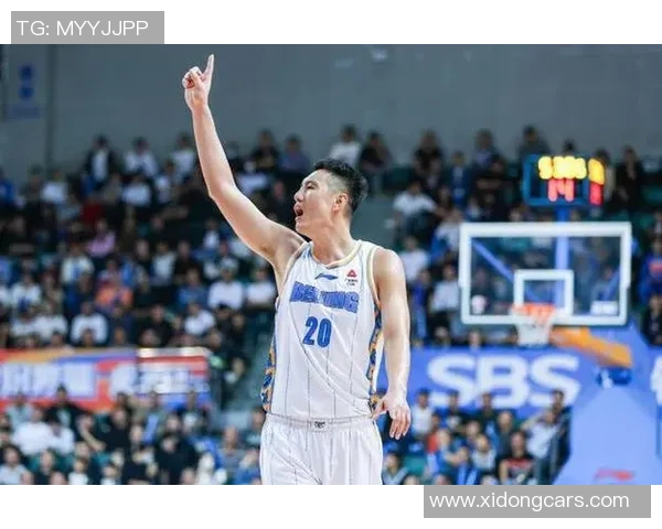 翟晓川：从篮球场上的明星到生活中的多面手，探索他的成长与奋斗之路