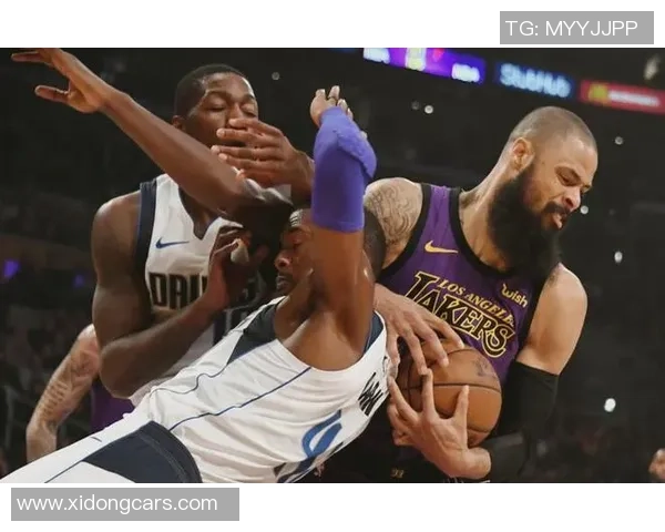 黄蜂与独行侠激烈对抗赛引发球迷热议与赛场冲突分析